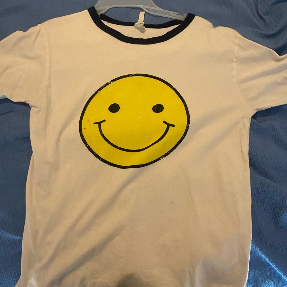Cute smiley face tshirt. So soft